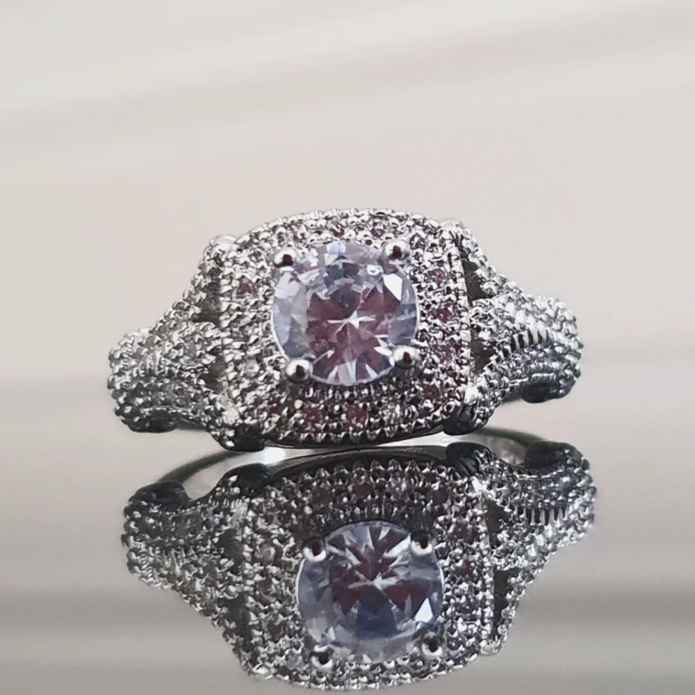 Chic Designer Silver Jewelry Set - Picture 3 of 9